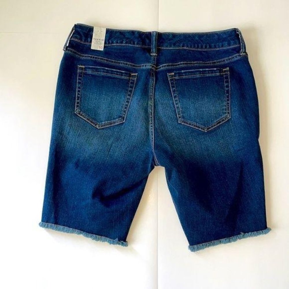 Torrid BOYFRIEND BERMUDA SHORT - Picture 4 of 6